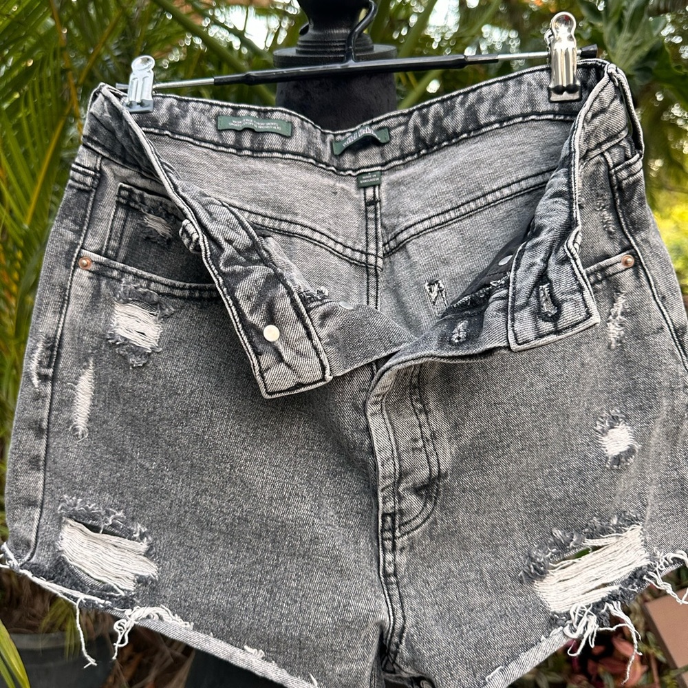 Women high rise cheeky Jean shorts